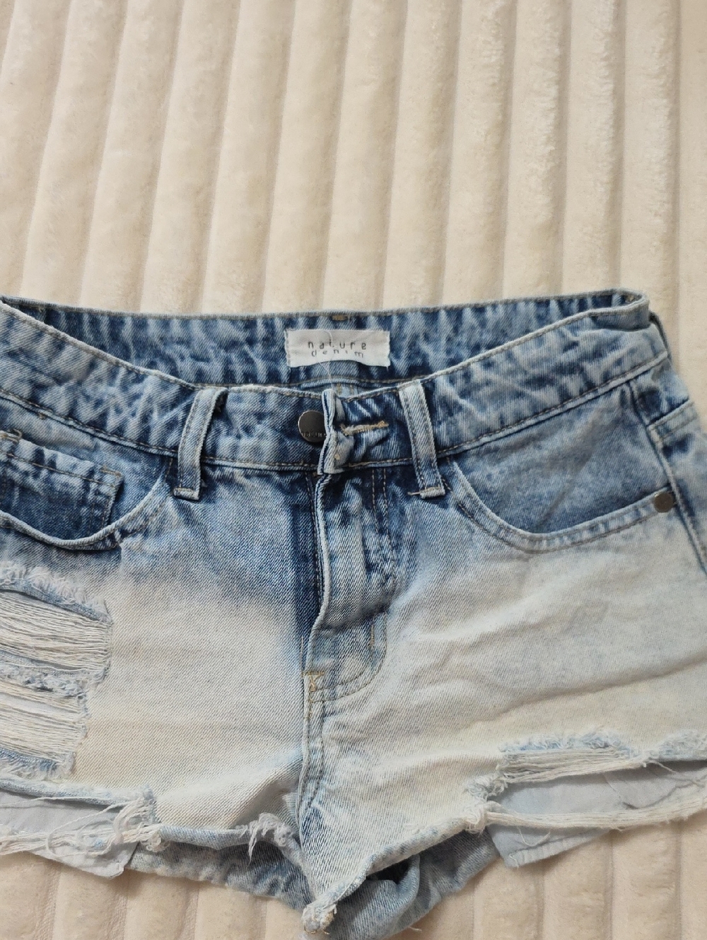 Light Blue Distressed Denim Shorts - Nature